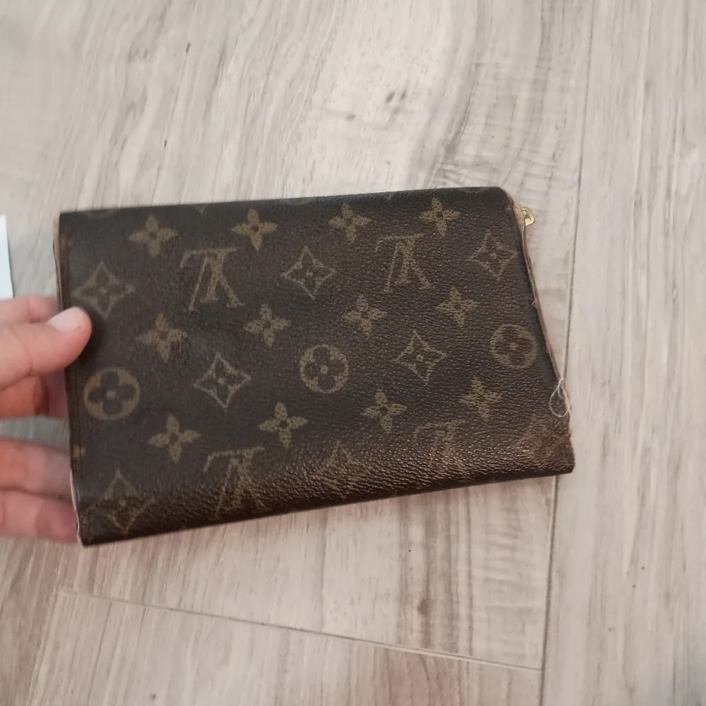 Louis Vuitton Monogram Pochette Passport Trifold Wallet